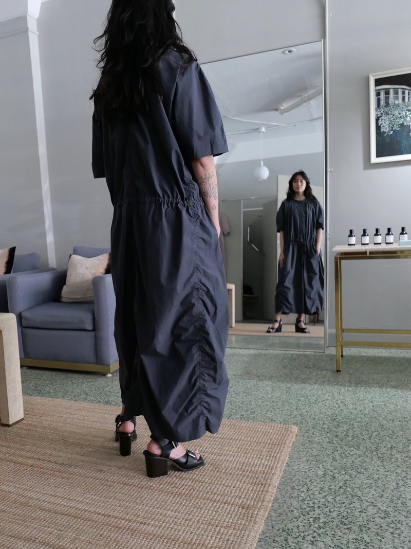 ワンピース LEMAIRE 25SS Charcoal Parachute Dress DR1110 LF1364 980 Charcoal Parachute Dress | LEMAIRE