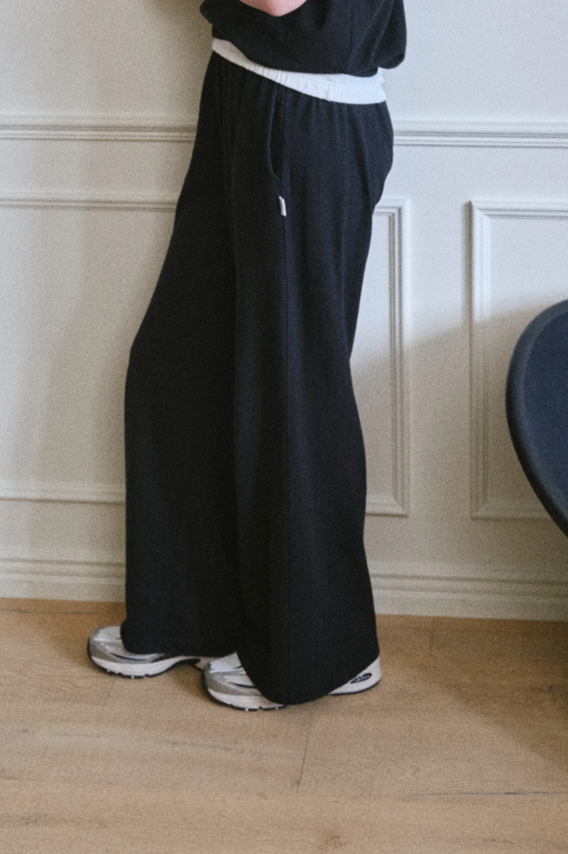 Le Bon Shoppe Breezy Pants - Black