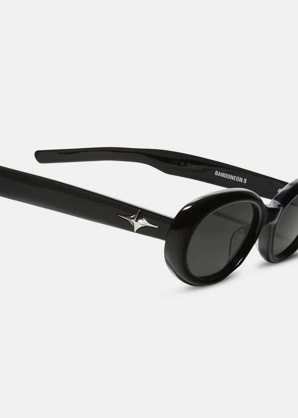 GENTLE MONSTER Bandoneon.S 01 ブラック Gentle Monster Bandoneon.S-01 Sunglasses - Black | Garmentory