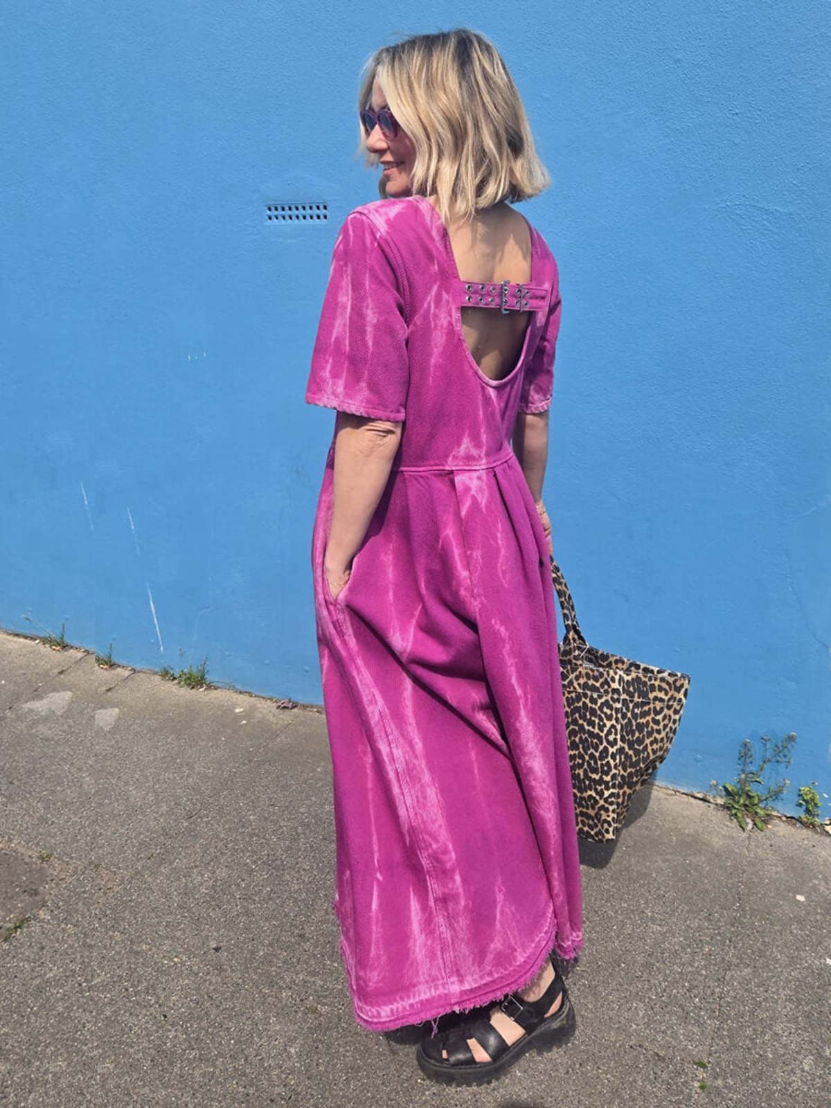 ワンピース Ganni Overdyed Heavy Denim Open-Back Midi Dress Ganni Overdyed Heavy Denim Open Back Midi Dress