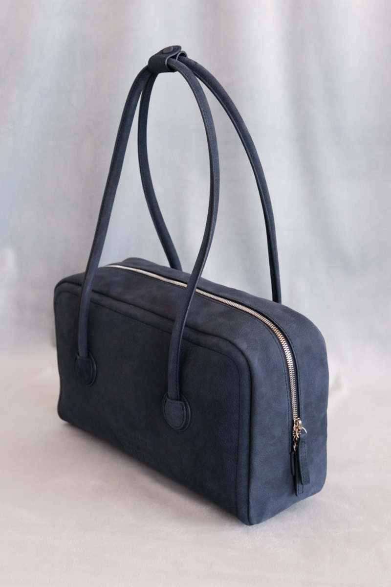 ショルダーバッグ・ポシェット [Margesherwood] / SOFT BAGUETTE BAG / indigo nubuck SOFT BAGUETTE BAG_hush nubuck - MARGESHERWOOD