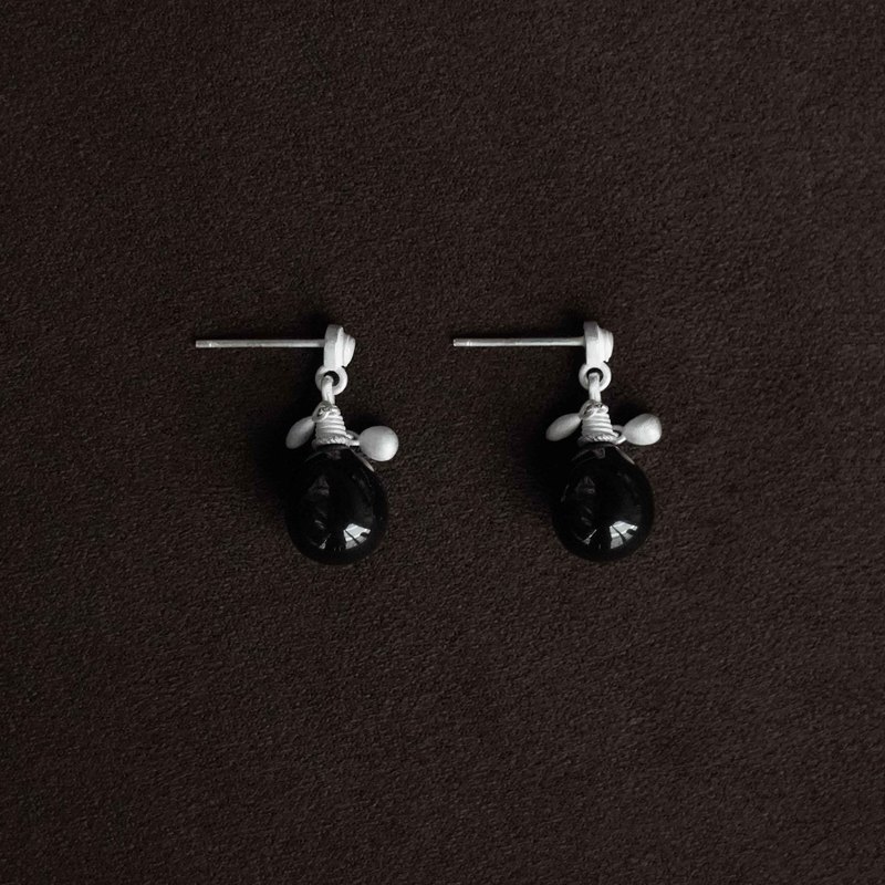 OLIO E ACETO Black Agate Round Earring - Matte White