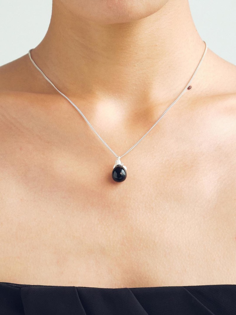 OLIO E ACETO Black Agate Round Pendant Necklace