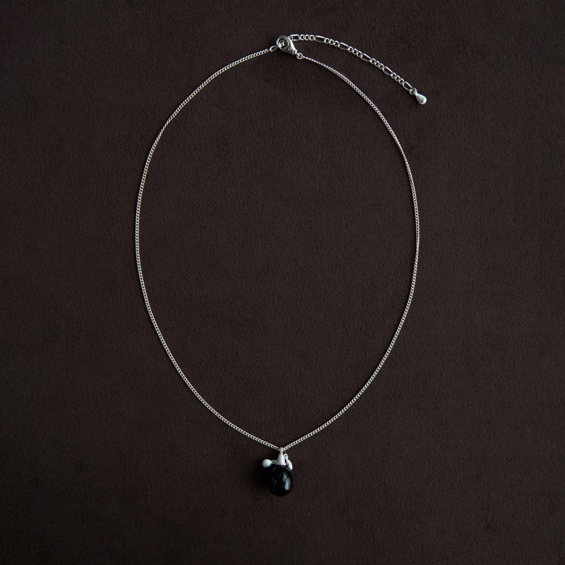OLIO E ACETO Black Agate Round Pendant Necklace
