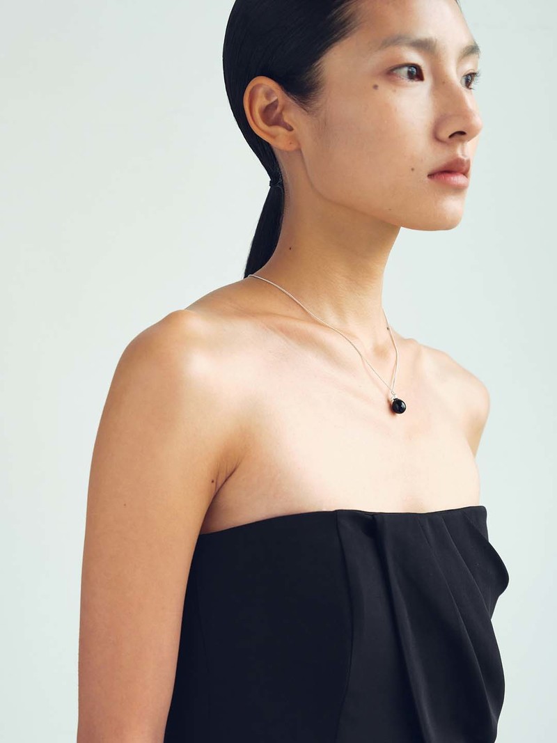 OLIO E ACETO Black Agate Round Pendant Necklace