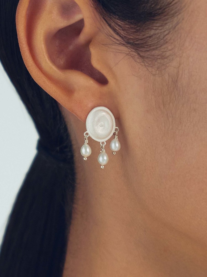 OLIO E ACETO Full Moon Pendant Earring - Matte White