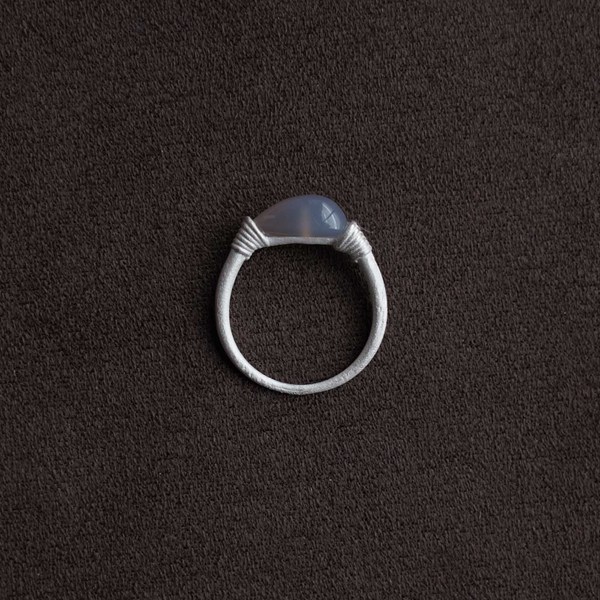 OLIO E ACETO Grey Agate Droplet Ring