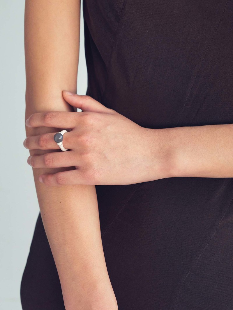 OLIO E ACETO Grey Agate Pearl Ring