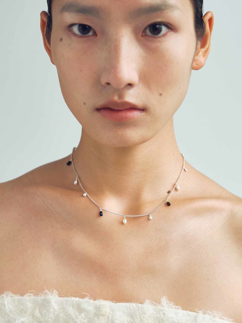 OLIO E ACETO Pearl Black Agate Wind Chime Necklace