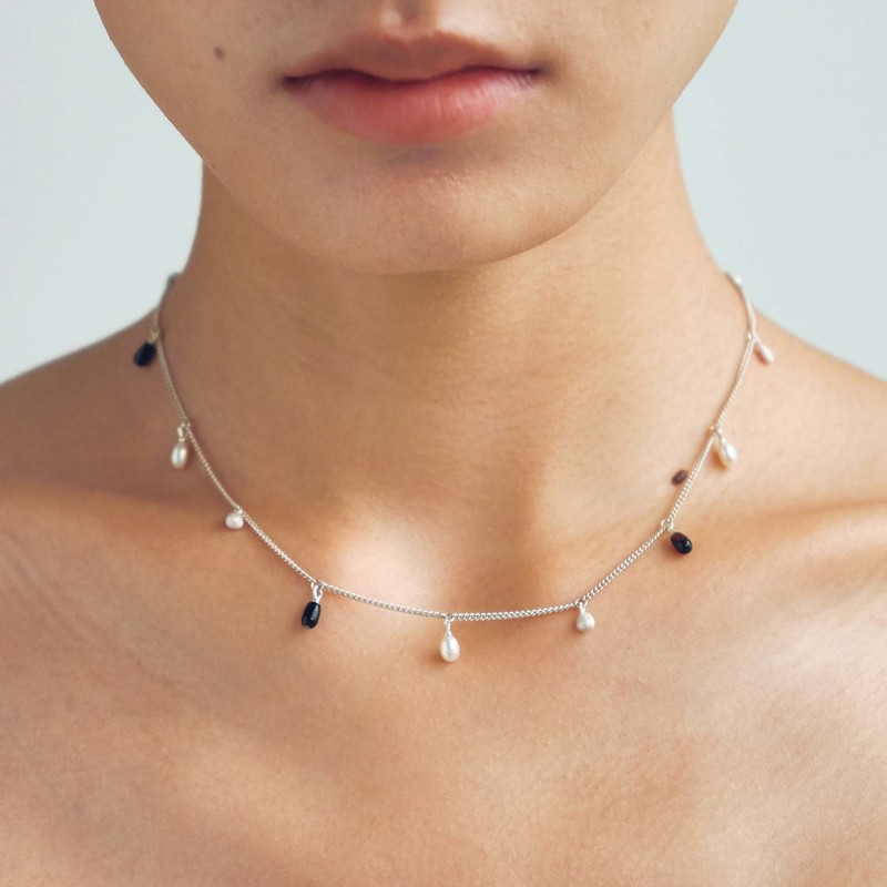 OLIO E ACETO Pearl Black Agate Wind Chime Necklace