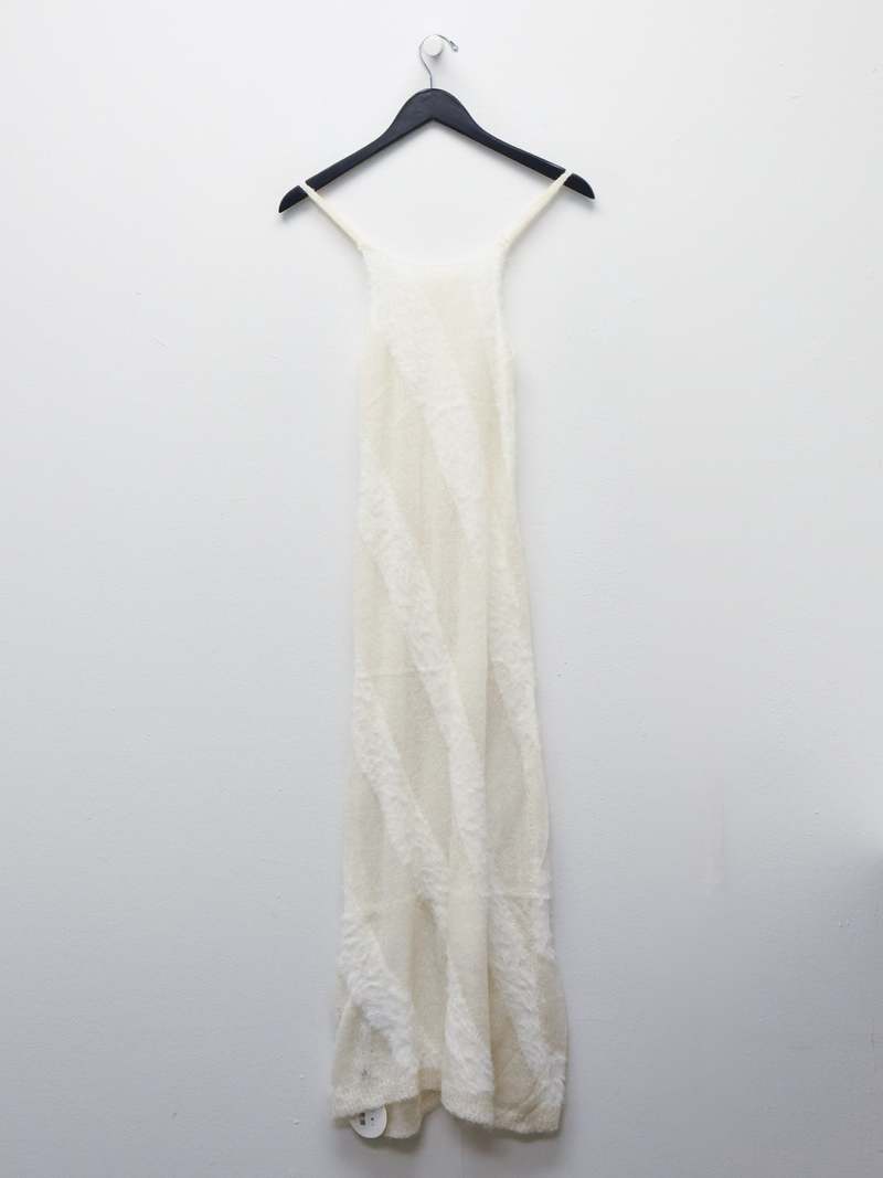 ワンピース gimaguas LONG DRESS (FUZZYDRESS WHITESAND) Gimaguas Fuzzy Knitted Slip Dress | White | FARFETCH