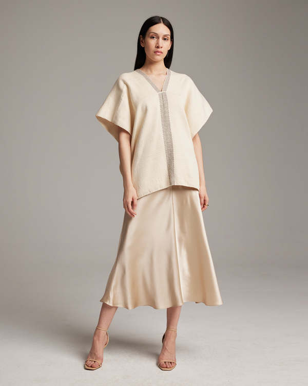 VOZ Centro Lineas Manta Poncho - Ivory / Mink