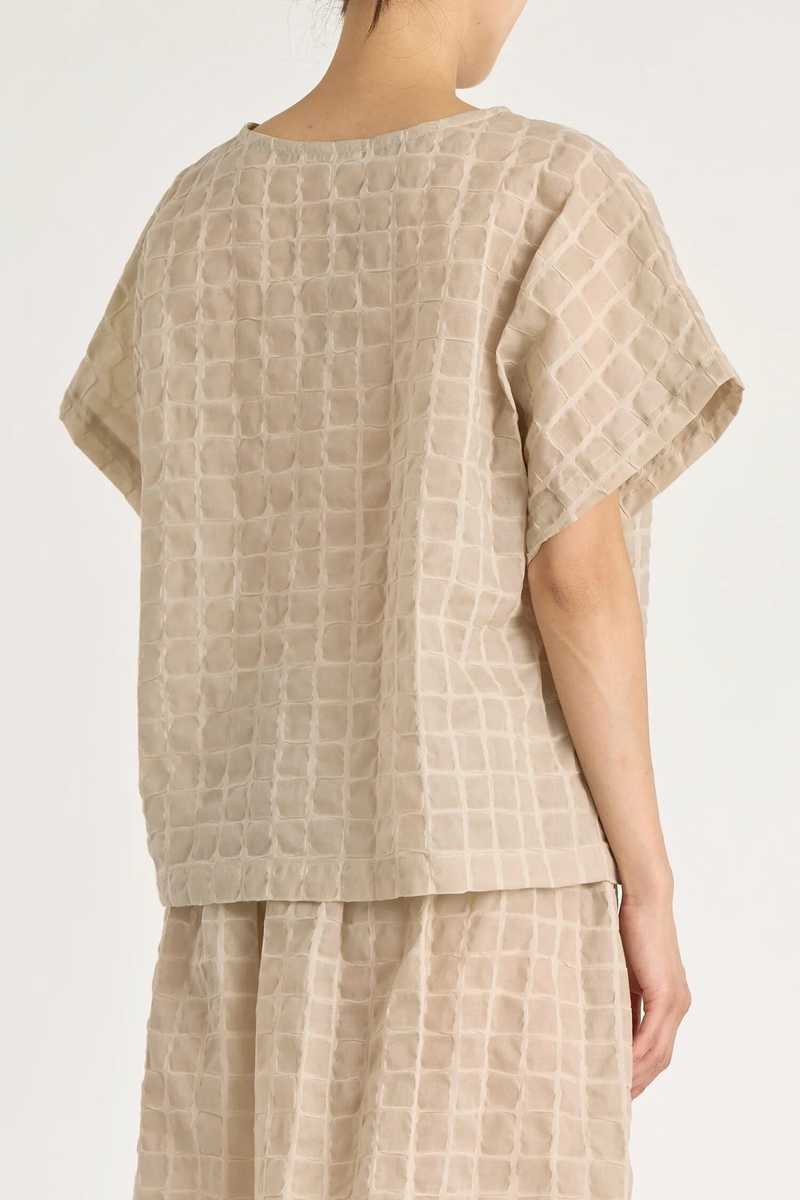 Black Crane Ripple Finish Top - Beige Black Crane Ripple Finish Top - Beige