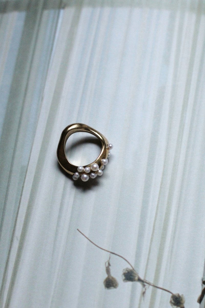 Beatriz Palacios Wave Cluster Ring