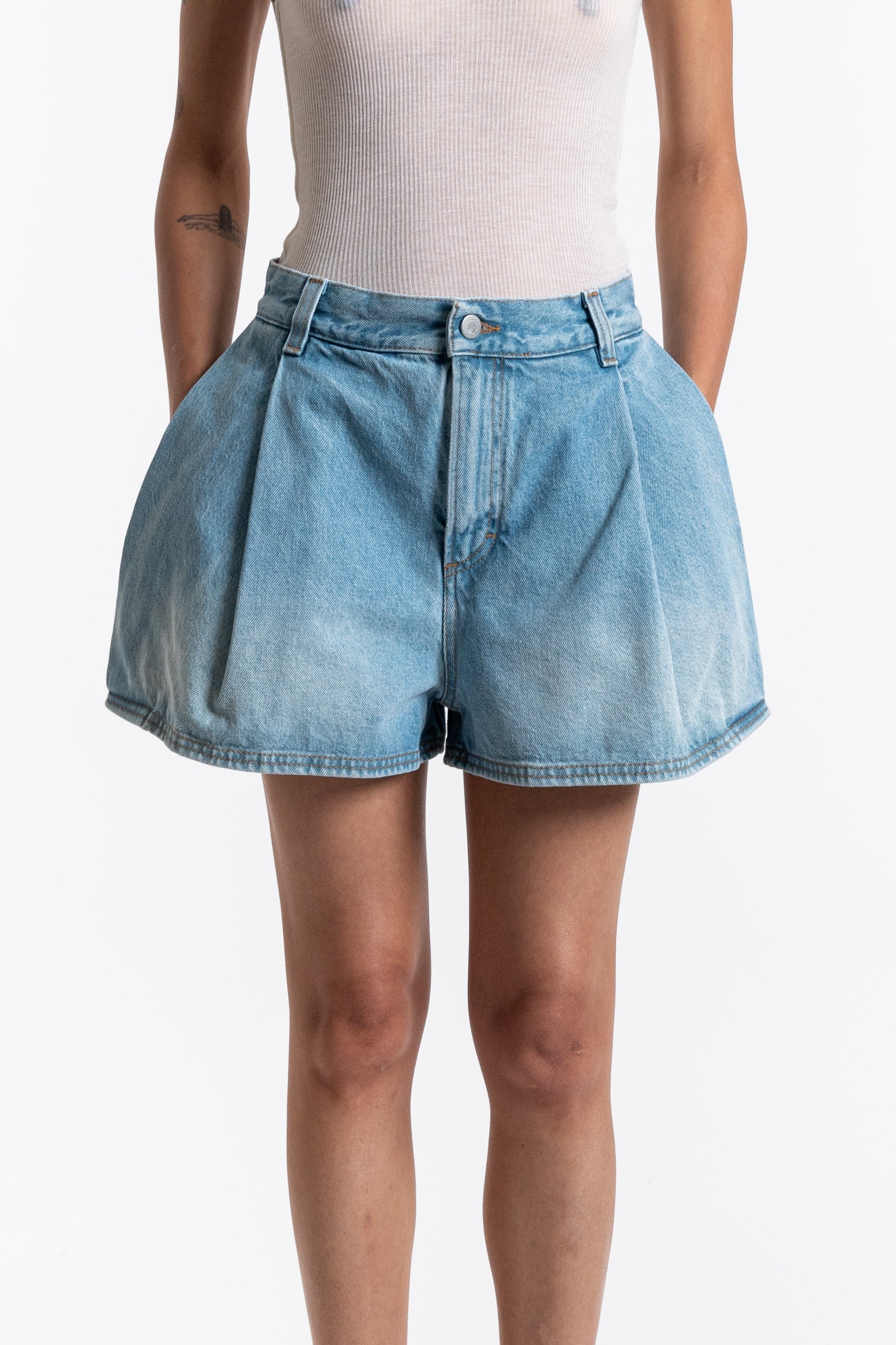 ショートパンツ HAIKURE Ashley shorts in light blue denim Haikure Ashley Denim Shorts | Blue | FARFETCH