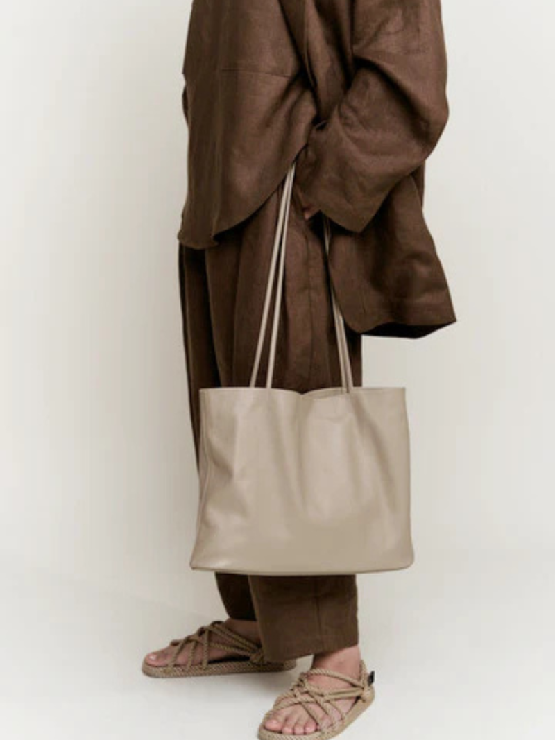 Modern Weaving Narrow Oval Relaxed Tote Modern Weaving Narrow Oval Relaxed Tote