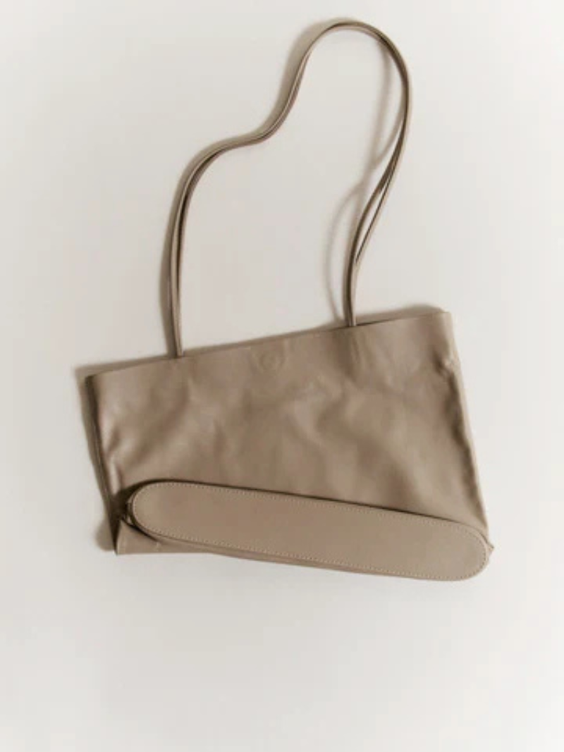 Modern Weaving Narrow Oval Relaxed Tote Modern Weaving Narrow Oval Relaxed Tote