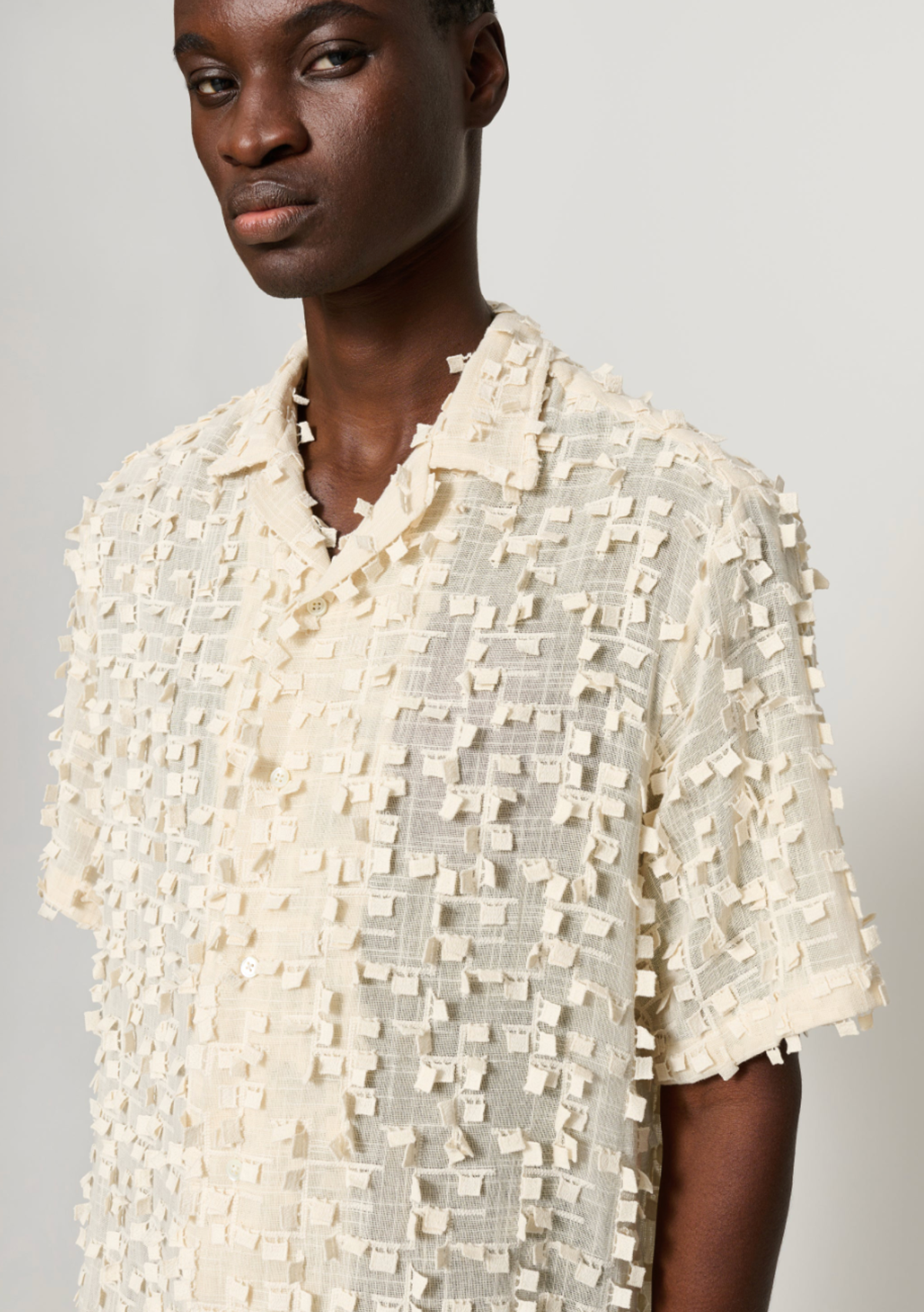 トップス CMMN SWDN 25SS Akito Embroidered Shirt CMMN SWDN Beige Akito Embroidered Shirt | ssense | REVERSIBLE