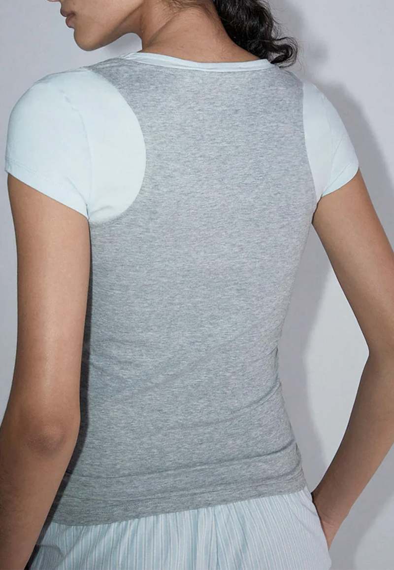 Paloma Woolグレー Tシャツ paloma-wool-gray-agust-t-shirt.jpg
