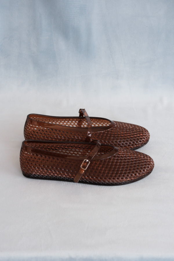 "INTENTIONALLY __________." Classy Jelly Flat - Mocha