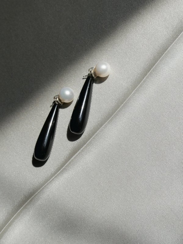 【SOPHIE BUHAI】ホワイト Small Angelyne ピアス（関税込み） SOPHIE BUHAI/ソフィーブハイ】 Small Angelyne Earrings On