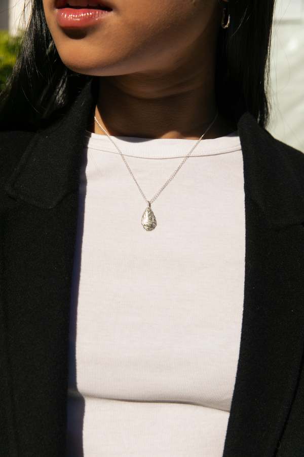Ettori Oyster Pendant - Silver