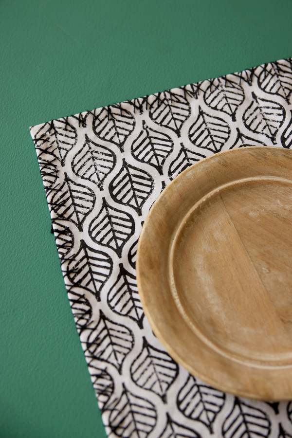 CQC LA Leaf Motif Placemat Set CQC LA Leaf Motif Placemat Set