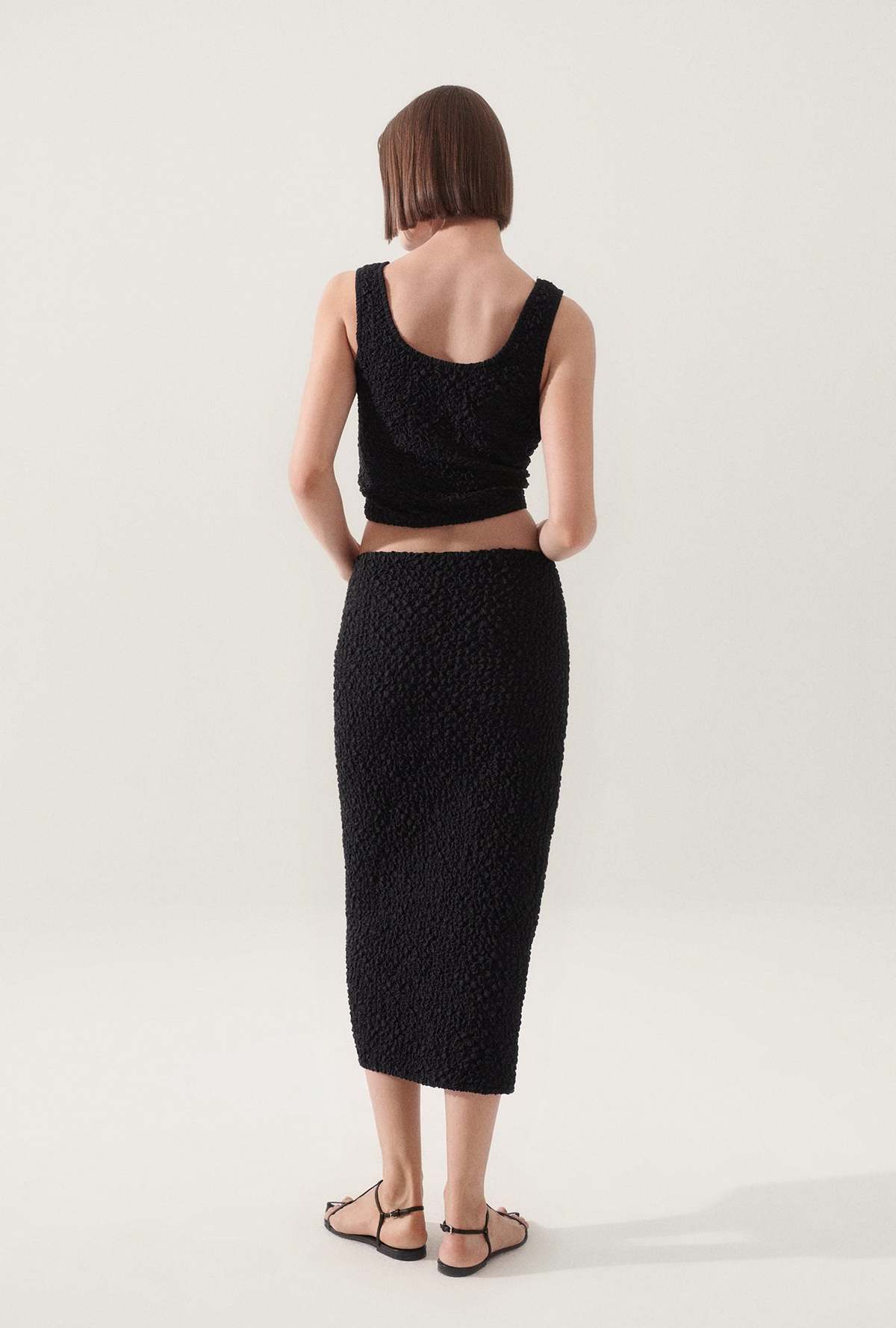 Silk Laundry Popcorn Cropped Cami - Black - Image 4 of 5