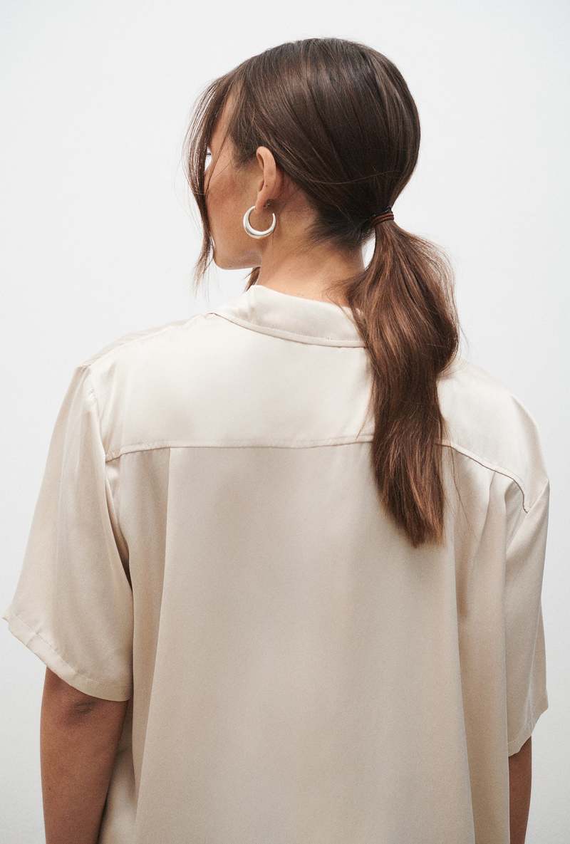 セール！Silk-Blend Relaxed-Fit Short-Sleeve Shirt Relaxed-Fit Training Short Sleeve Shirt | lululemon MY
