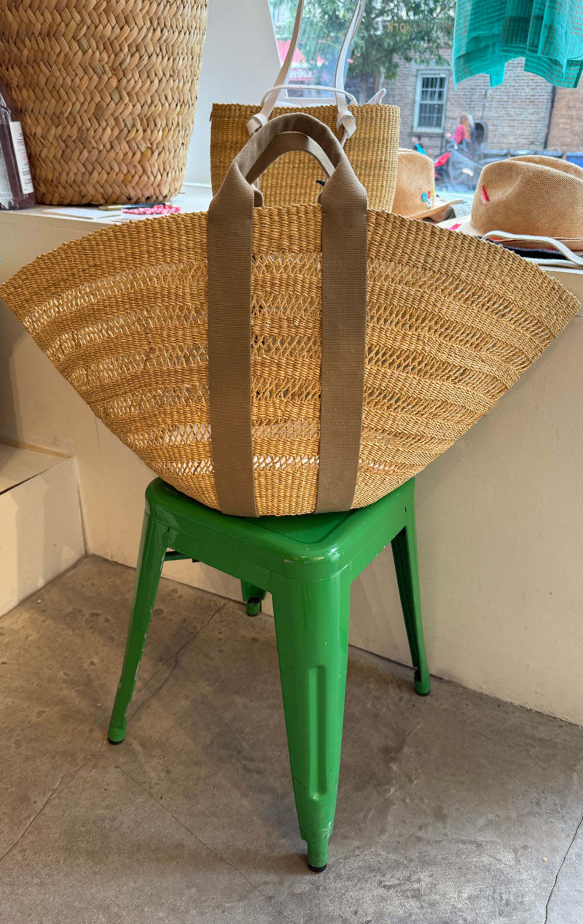 Muun-Large-Muun-Straw-Bag-With