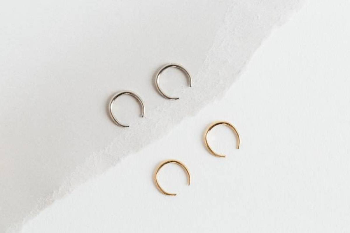 Riki　GABRIELA ARTIGAS 14K RISINGミニピアス Gabriela Artigas 14K Gold Mini Rising Tusk Pair Earrings | Garmentory