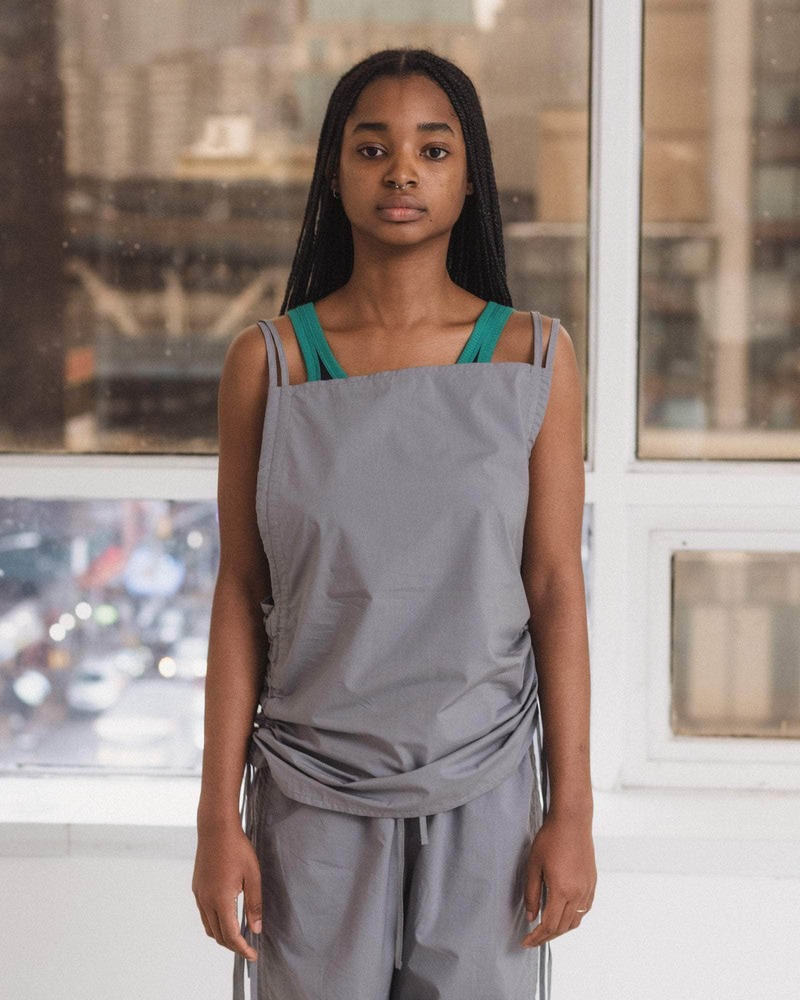 トップス BASERANGE PICTORIAL STRAP TOP Baserange Pictorial Strap Top - Ziti Grey | Garmentory