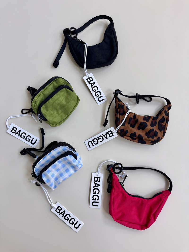【激かわ】BAGGU★Crescent Bag Charm リアルバッグチャーム BAGGU Crescent Bag Charm | Urban Outfitters