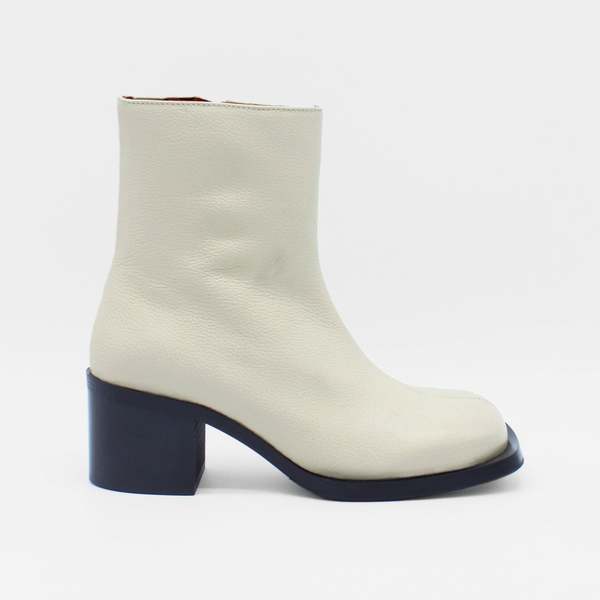 About Arianne Otis Boot About Arianne Otis Boot