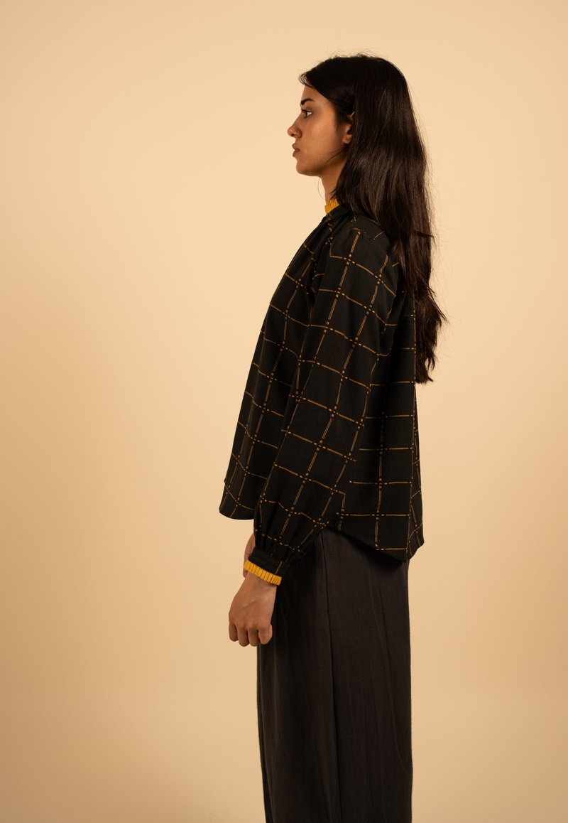 FOLD Check Ruffle Collar Shirt