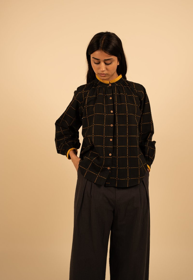 FOLD Check Ruffle Collar Shirt