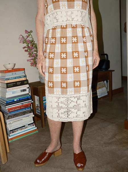 【メゾン マルジェラ】 Skirts - Straight Skirts スカート MM6 Maison Margiela Lace-trim straight skirt - Black