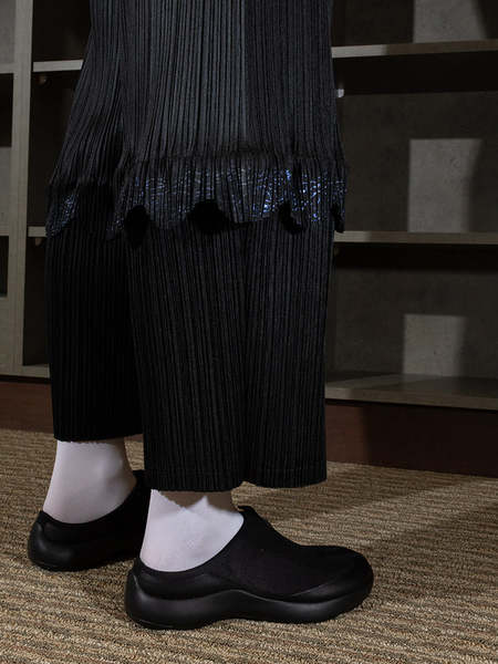 Issey Miyake Trunk Show Hatching Pleats Pants - Black