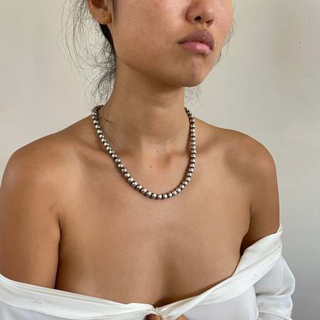 VINTAGE HOLLYWOOD Pixel Smile PEARL Necklace - White