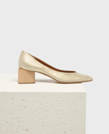 Ferragamo Dana 70 Pumps - Black | Garmentory