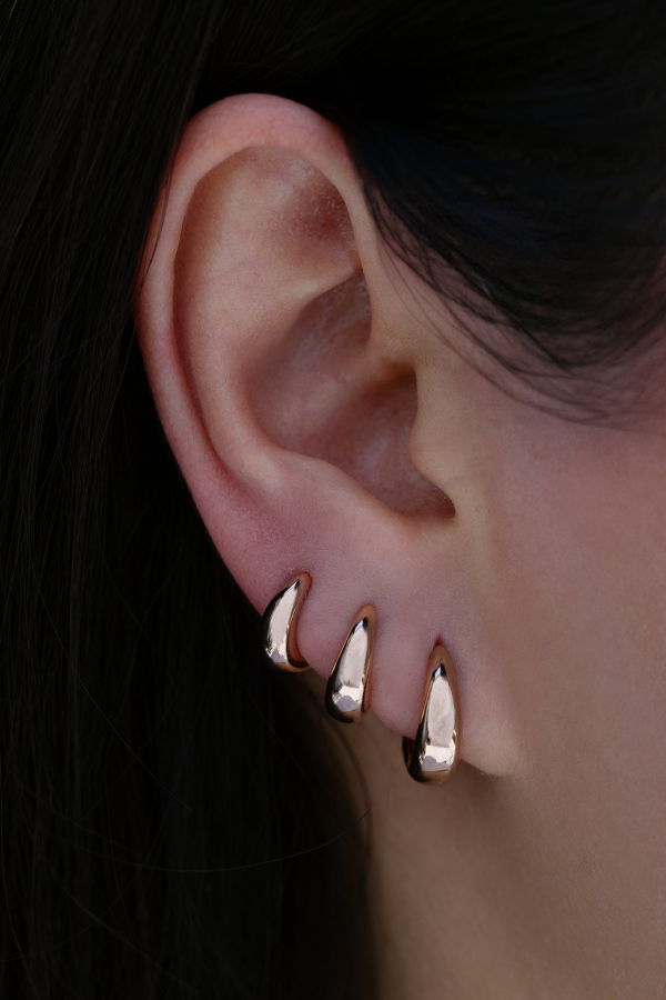 SULEE 6.5mm Tapered Hoop Earrings - Rose Gold