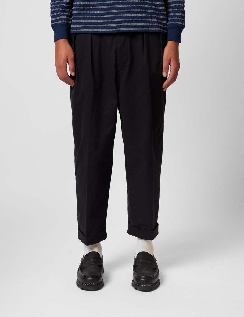 未使用BEAMS PLUS 2 Pleats Trousers Twill Beams Plus 2 Pleats Twill Pants in Black | SVD USA