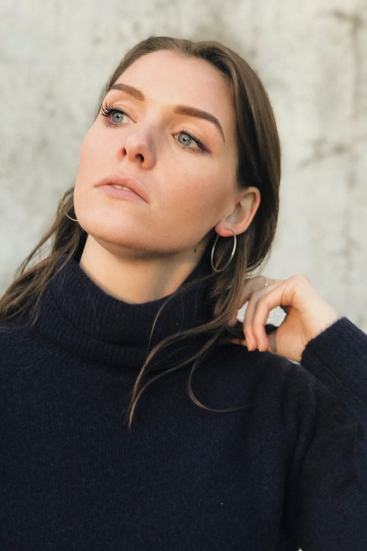 Hannah Naomi HAMMERED HOOP EARRINGS - Image 2 of 12