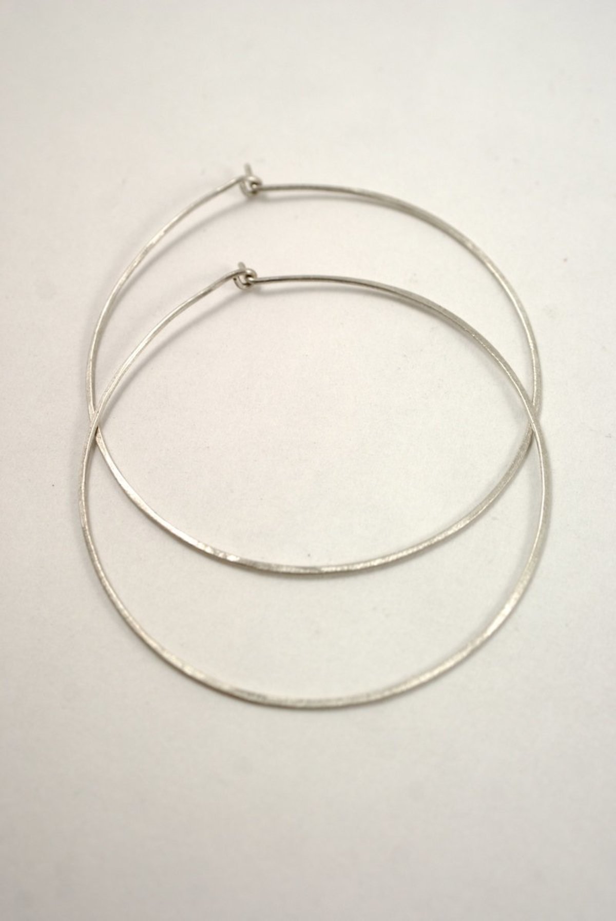 Hannah Naomi HAMMERED HOOP EARRINGS - Image 6 of 12