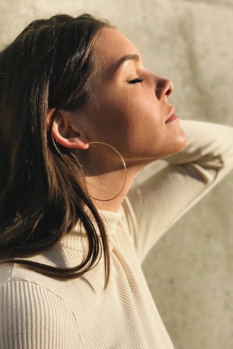 Hannah Naomi HAMMERED HOOP EARRINGS