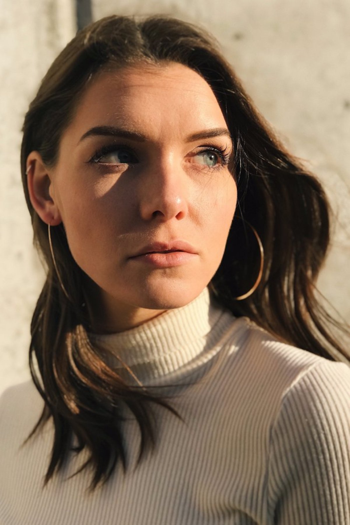 Hannah Naomi HAMMERED HOOP EARRINGS - Image 5 of 12