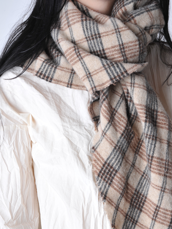 Album di Famiglia Tartan Triangle Scarf | Garmentory