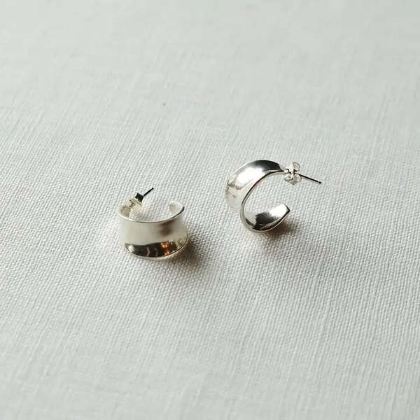 Sarah Safavi Jewelry Favor Hoop Earrings