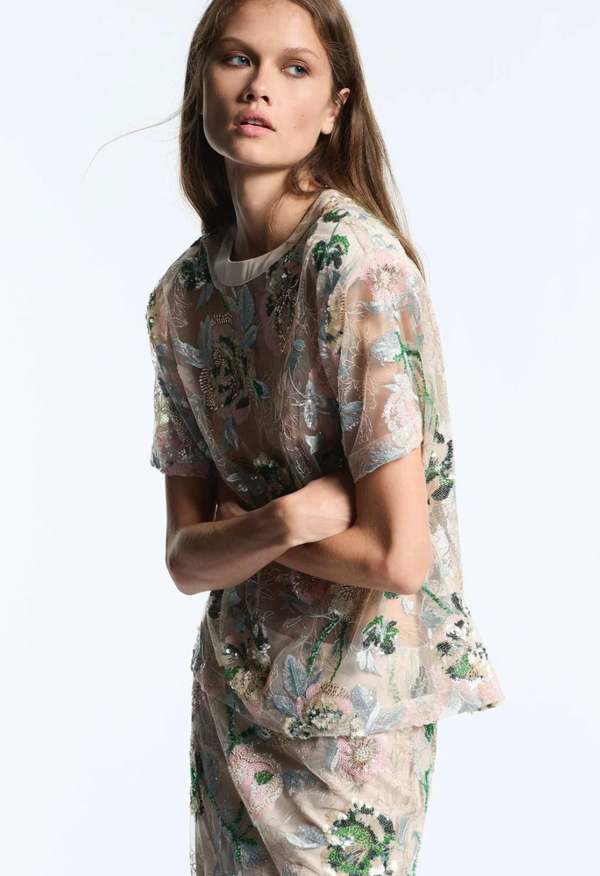 MUMA WORLD Beaded T-Shirt | Garmentory MUMA WORLD Beaded T-Shirt | Garmentory