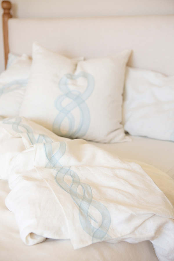 Erica Tanov Serpens Embroidered Flat Top Sheet - Soft White Erica Tanov Serpens Embroidered Flat Top Sheet - Soft White